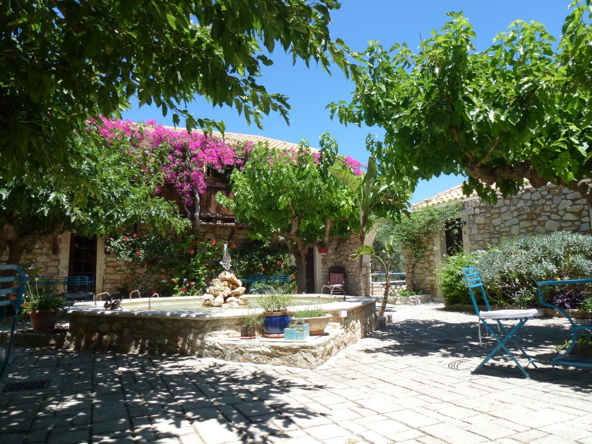 Tsivouli Accommodation Lithakia  外观 照片